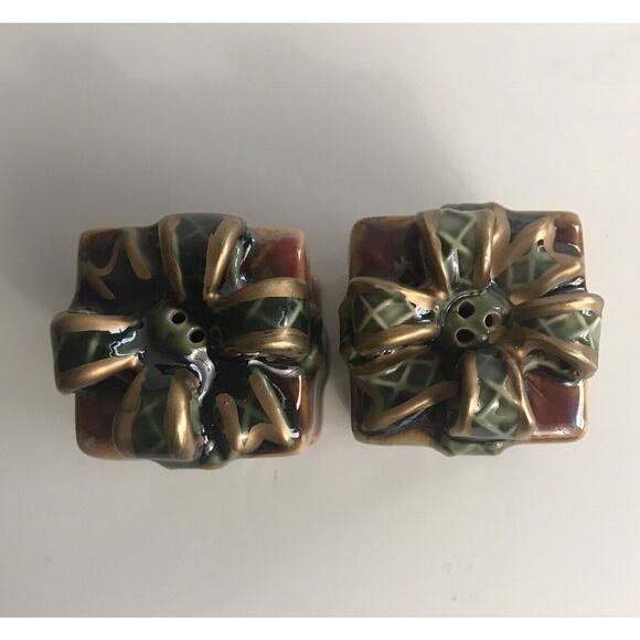 Vintage Christmas Salt Pepper Shakers Gift Packages Drip Glaze Ceramic Presents - Picture 5 of 7